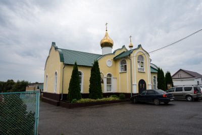 В Неделю 16-ю по Пятидесятнице митрополит Серафим совершил литургию в храме преподобного Сергия Радонежского в селе Саловка