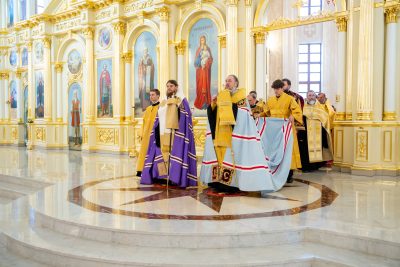 Митрополит Серафим и епископ Сергий совершили малую вечерню с акафистом святителю Иннокентию Пензенскому в Спасском кафедральном соборе